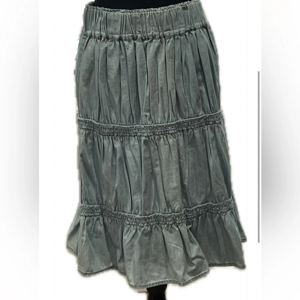 Yakira Bella large skirt